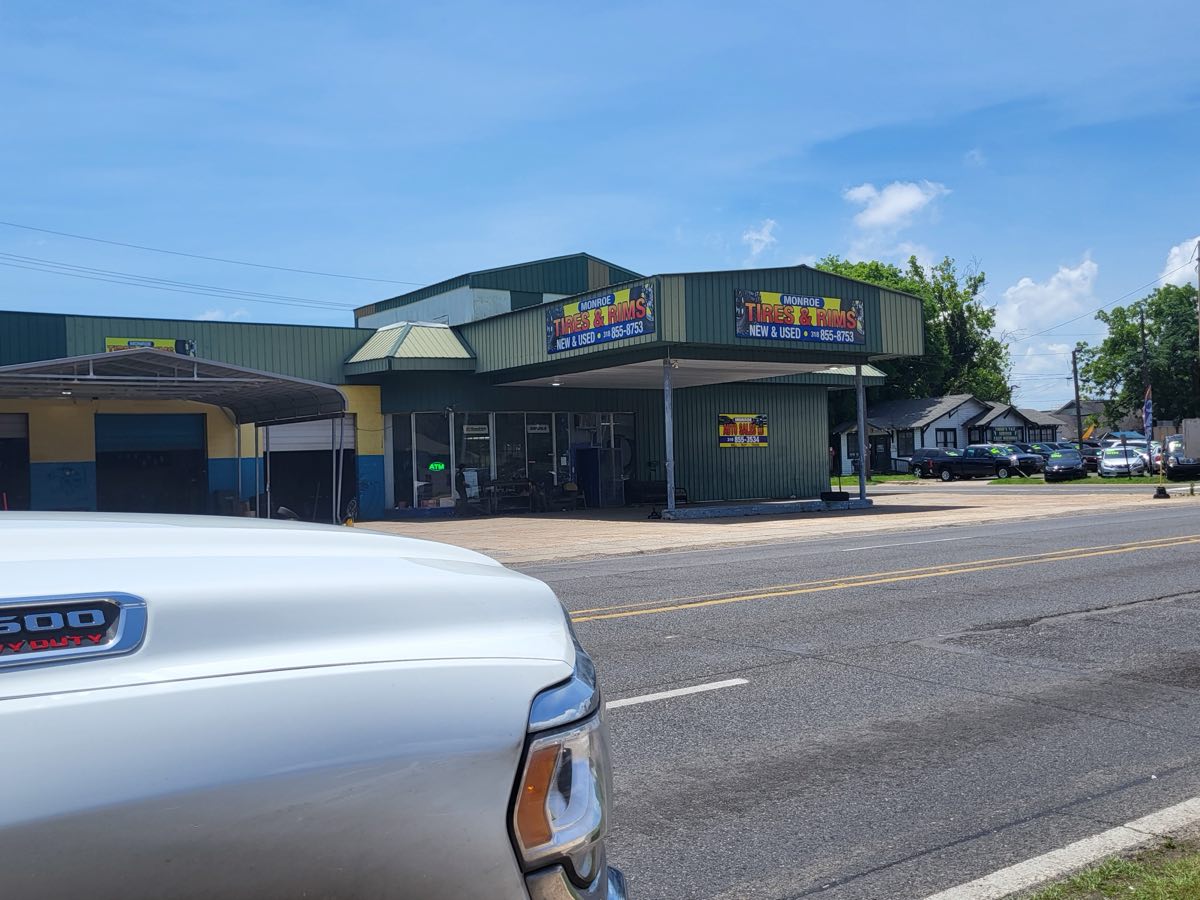 Monroe Tires And Rims tire shop